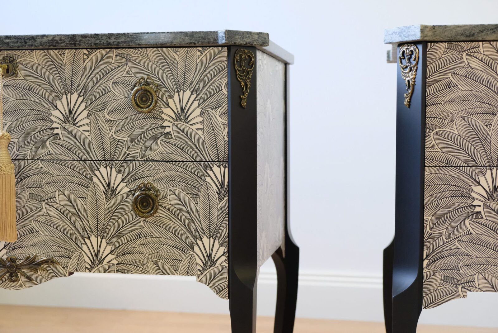 Nachttische schwarz-weiß, Paar – gustavianisch, Haupt-Stil