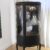 _DSF5230 Vitrine schwarz – Louis-seize mit Innenmotiv