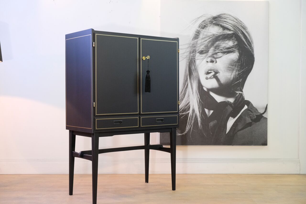 Barschrank schwarz mit Goldrahmen – Vintage, 1950er