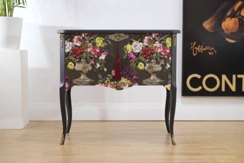 GUSTAVIAN ROSES - LIKADAN KAN BESTÄLLAS