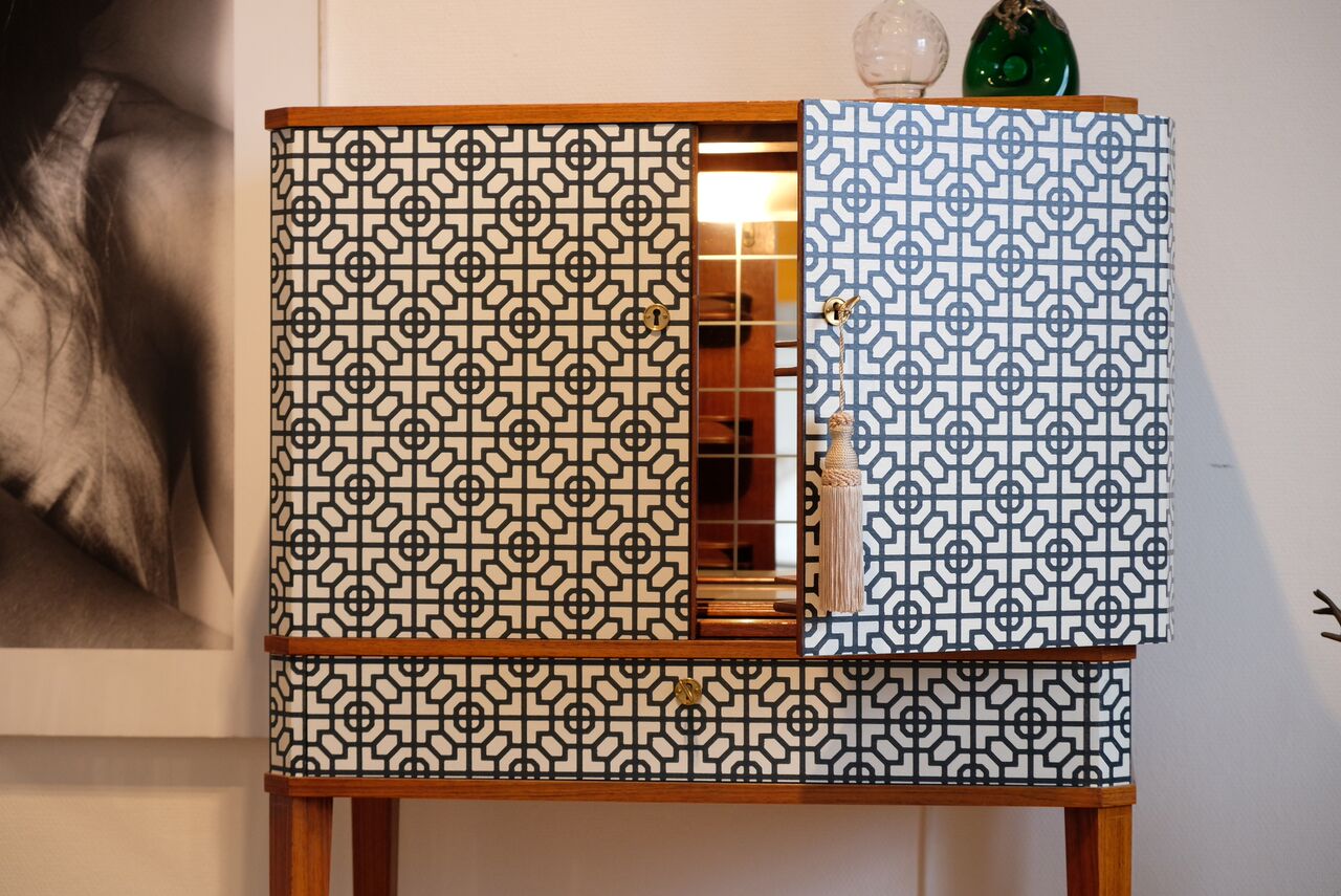 Barschrank schwarz-weiß – Vintage 1960er, Mint Condition