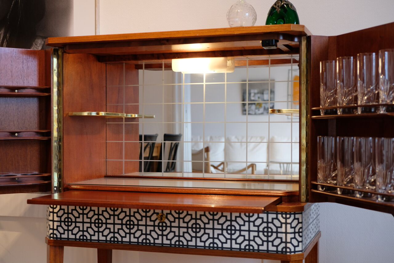 Barschrank schwarz-weiß – Vintage 1960er, Mint Condition