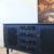 Sideboard schwarz matt – gustavianisch, Messingbeschläge