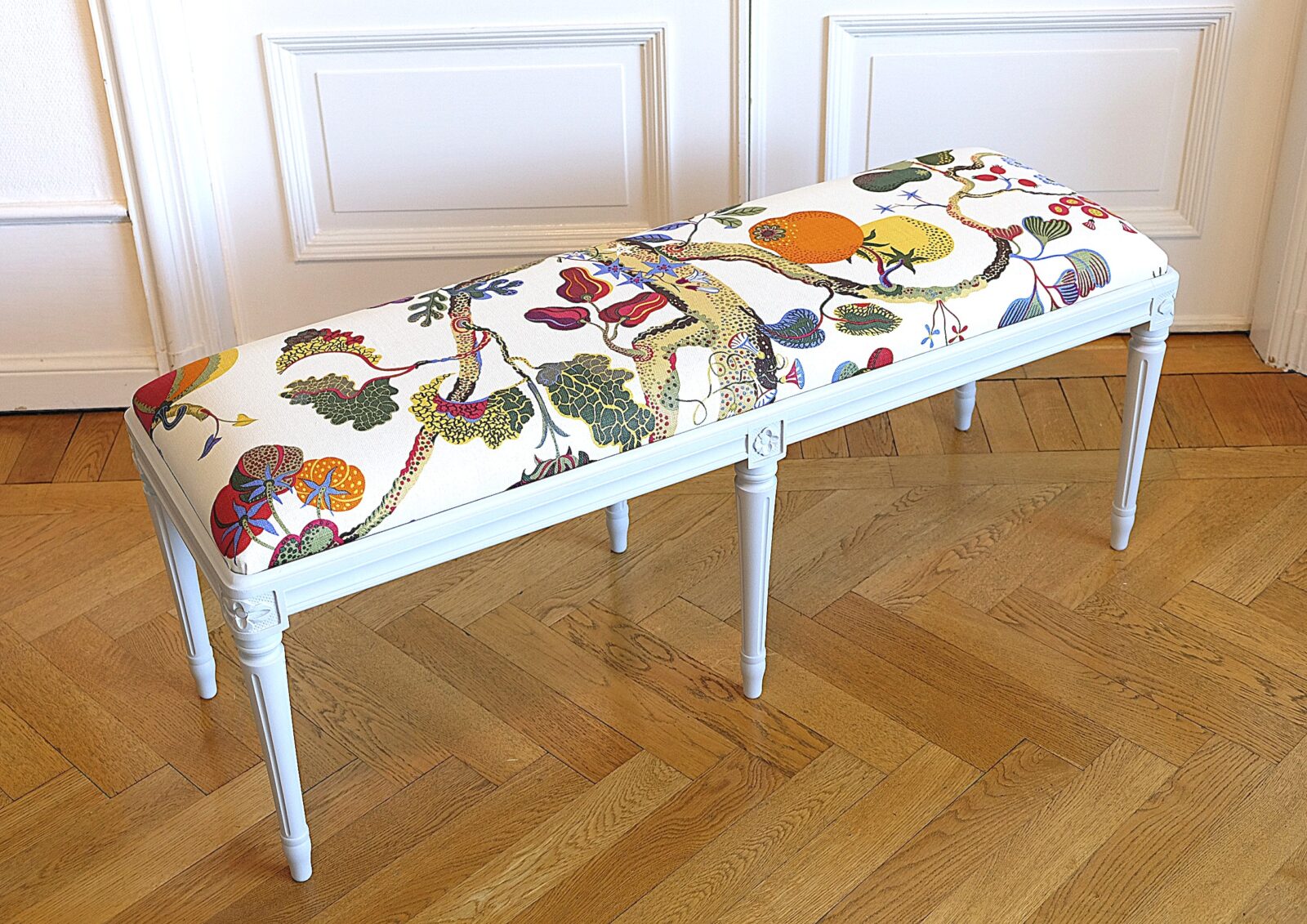 Sitzbank grau – gustavianisch, Bezug Josef Frank