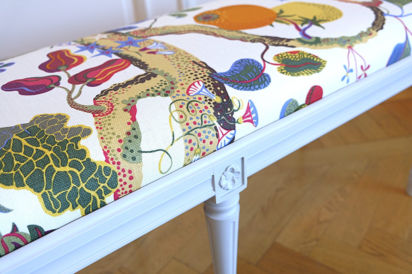 Sitzbank grau – gustavianisch, Bezug Josef Frank