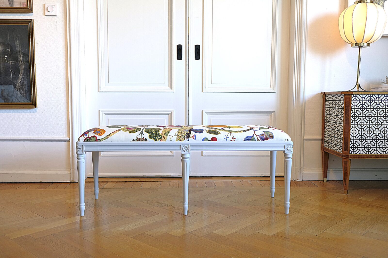 Sitzbank grau – gustavianisch, Bezug Josef Frank