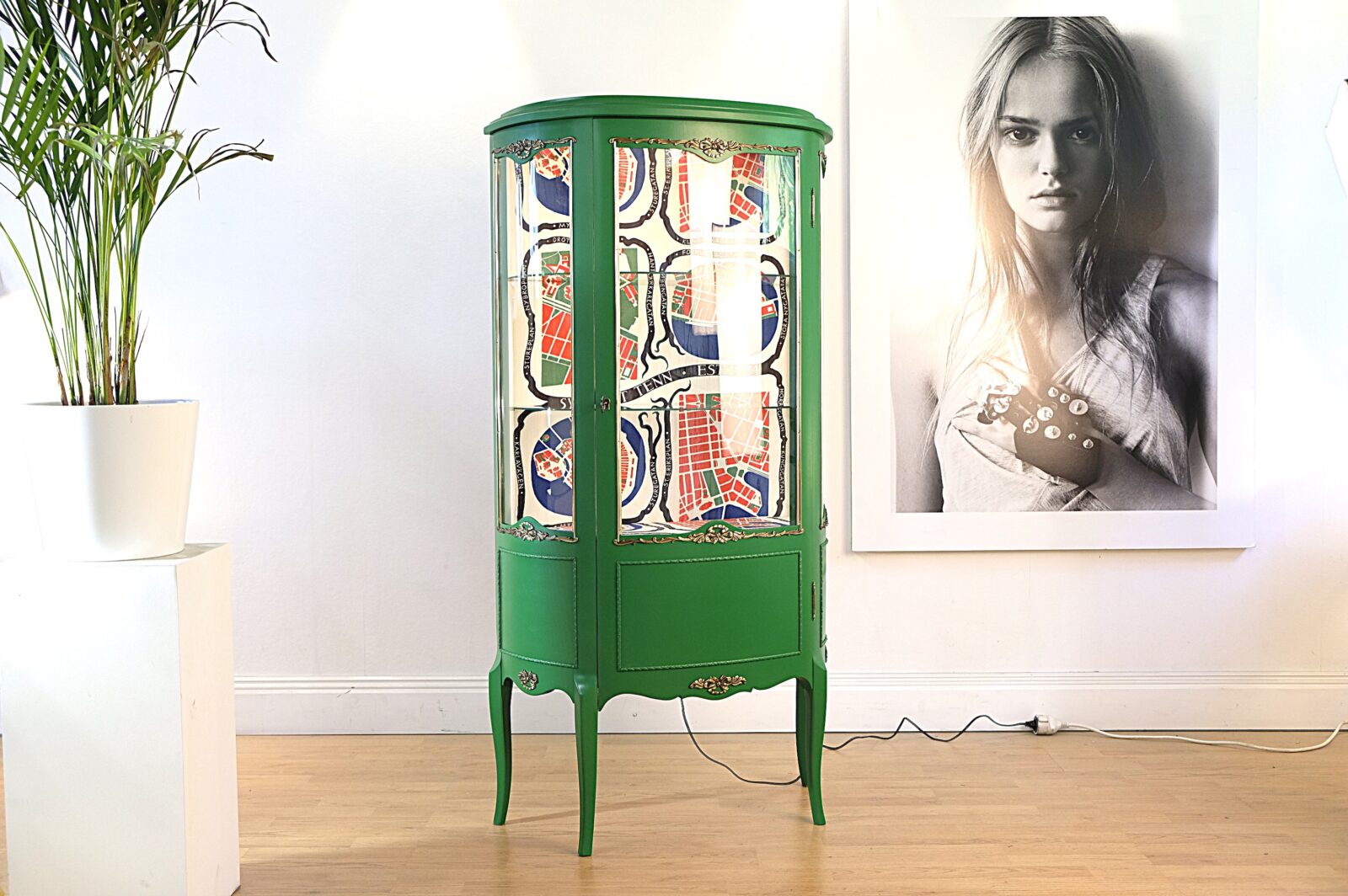 Vitrine grün – gustavianisch, Josef-Frank-Motiv
